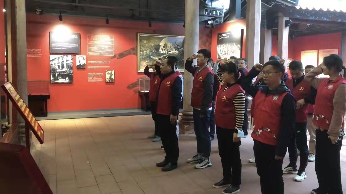 石龙社区：党员参观中共宝安“一大”纪念馆